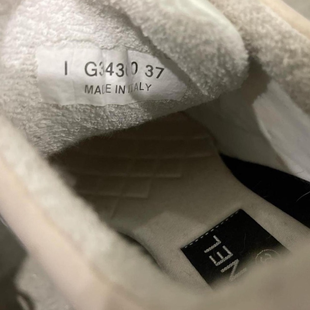 2019 Chanel Cruise Pastel Trainers - Picture 4 of 4